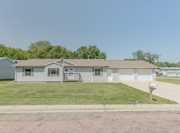 2402 Chicago, Spirit Lake, IA 51360