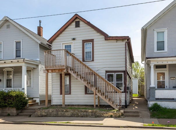 1208 Rhomberg, Dubuque, IA 52001