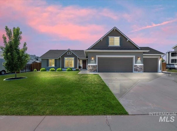645 SW Nugget St, Mountain Home, ID 83647-5262