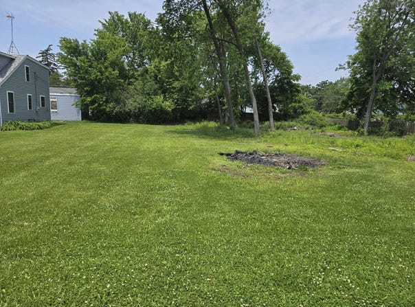 42644 N Lake Drive, Antioch, IL 60002