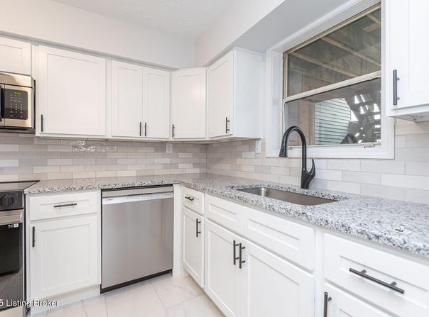 421 Redding Rd, Lexington, KY 40517