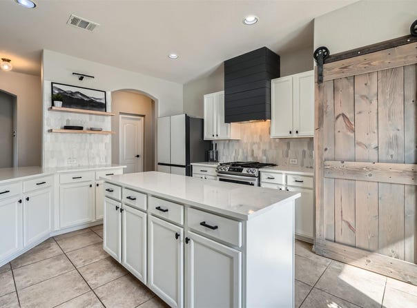811 Clear Springs HOLW, Buda, TX 78610