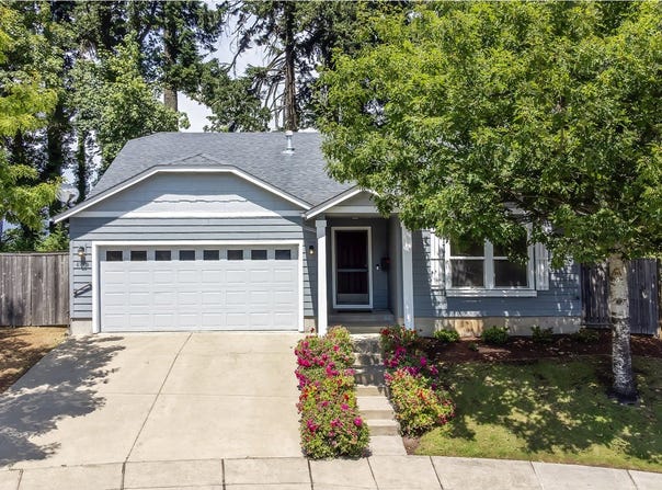 4950 GLACIER Dr, Springfield, OR 97478
