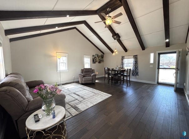 426 W 3rd St, Miller, SD 57362
