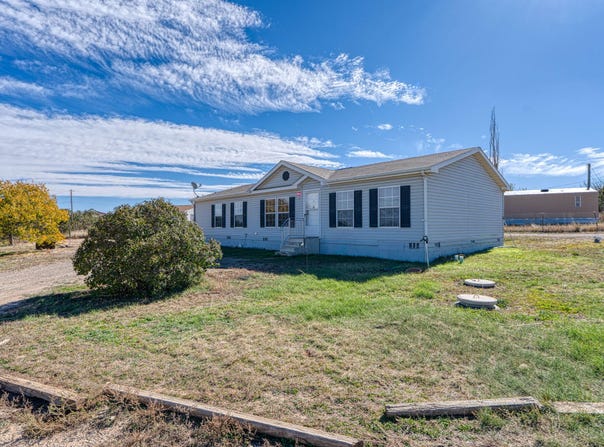 8 Capital Road, Edgewood, NM 87015
