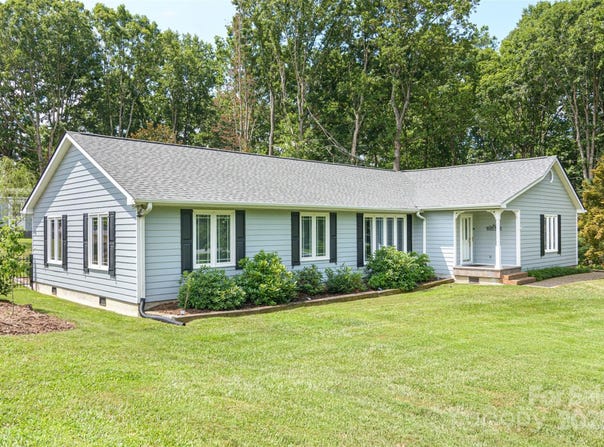 231 Kimberly Ann Drive, Hendersonville, NC 28792