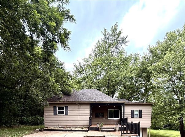 11 Bucks Avenue, Stewartsville, MO 64490