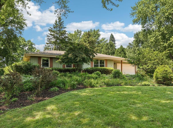 W307n6939 Bette Ann Dr, Hartland, WI 53029