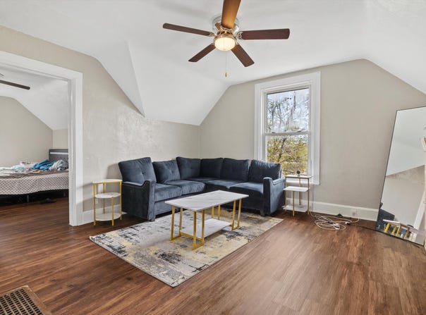 1220 N Wisconsin St, Racine, WI 53402