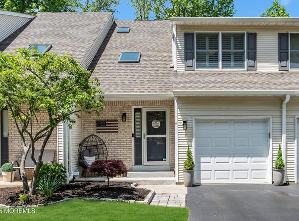 17 Maria Court, Holmdel, NJ 07733