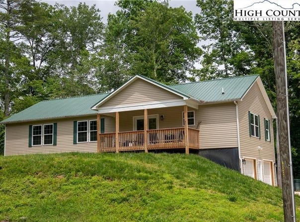 1036 Williamsburg Drive, Lenoir, NC 28645