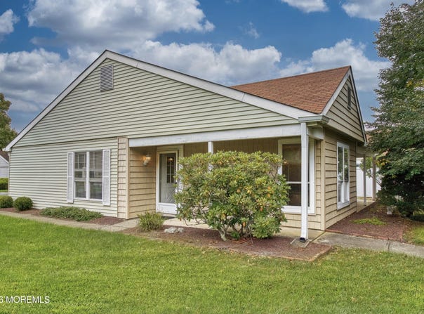 817A Liverpool Circle, Manchester, NJ 08759