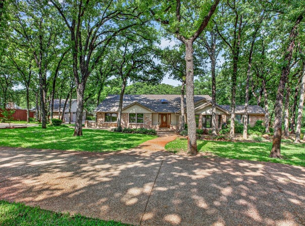 1607 N Main Street, Euless, TX 76039