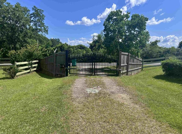 733 Hanna Mill Pond Road, Quincy, FL 32351
