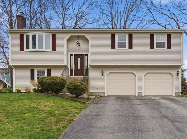 24 Sandy Lane, Bristol, RI 02809