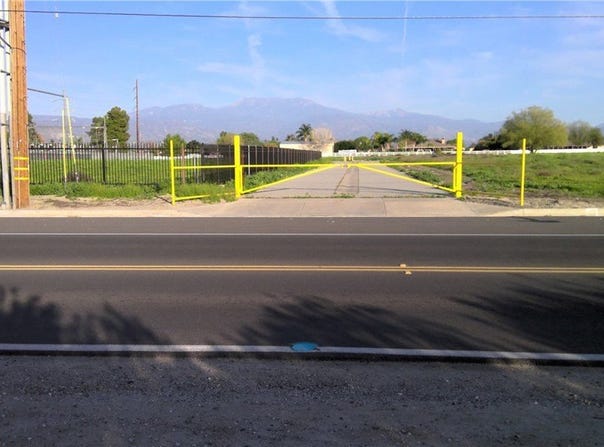 2 N Lyon Avenue, Hemet, CA 92543