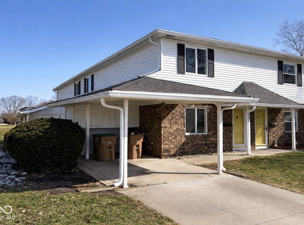 2872 Two Worlds Drive, Columbus, IN 47201
