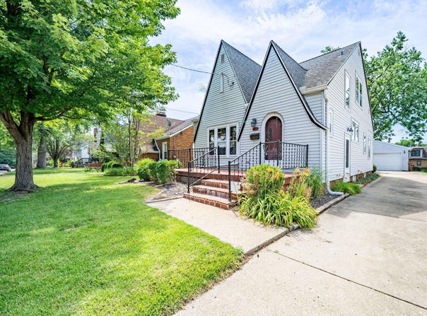 418 W LAWNDALE Avenue, Peoria, IL 61604