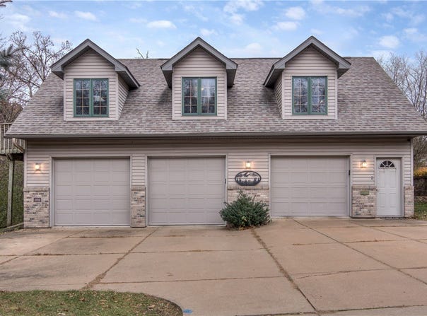 1813 Abbe Hill Drive, Eau Claire, WI 54703