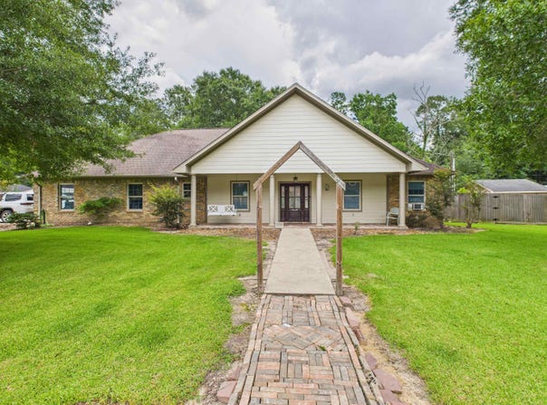 7090 Carroll Ln, Beaumont, TX 77713