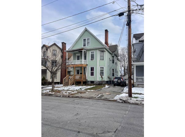 17 Hammersley Ave, Poughkeepsie, NY 12601