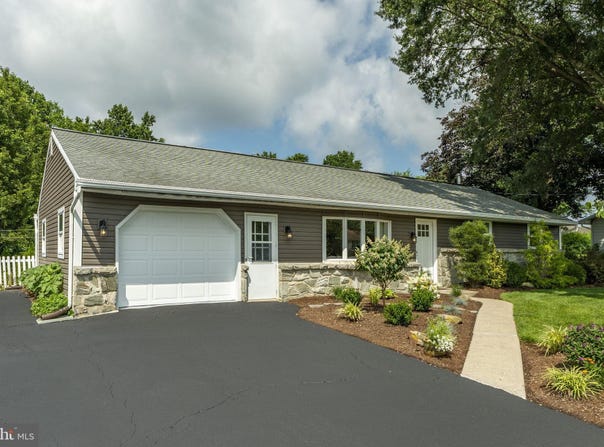 104 HERSHEY ROAD, LITITZ, PA 17543