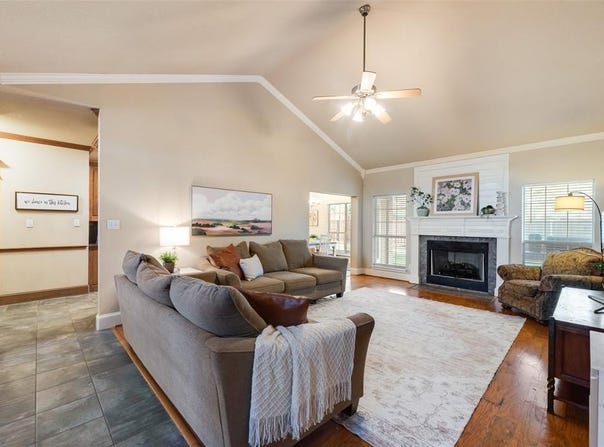 609 Acorn Street, Pilot Point, TX 76258