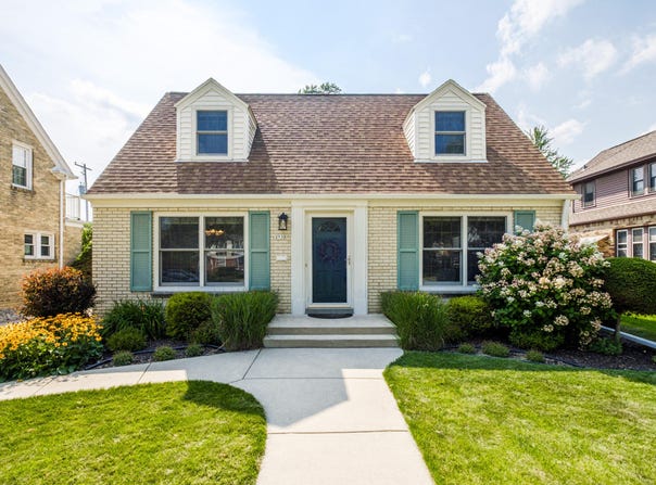 2531 N 83rd St, Wauwatosa, WI 53213