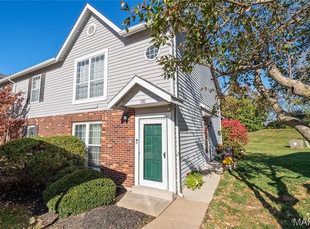 130 Country Trace Court, St Peters, MO 63304