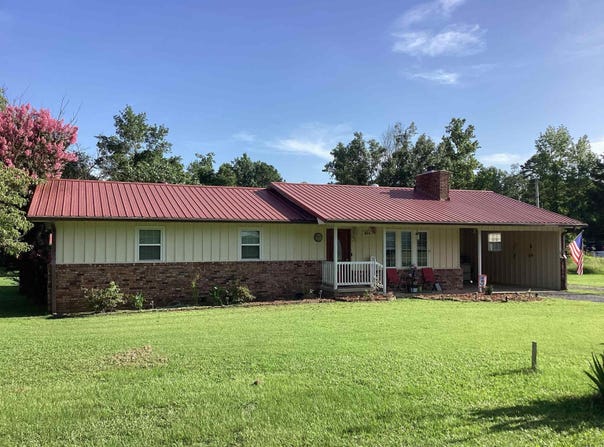 806 Sampson Avenue, Mena, AR 71953