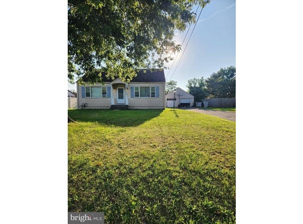 704 S VALLEY AVENUE, VINELAND, NJ 08360