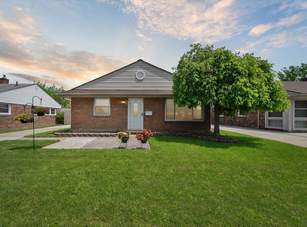 18711 Koester Street, Riverview, MI 48193