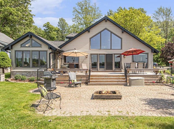 8994 Lenhards Landing, Clarksville, MI 48815