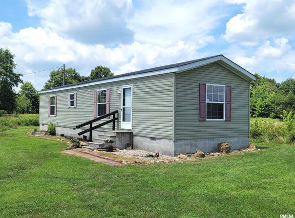 9105 Burkett Road, Iuka, IL 62849