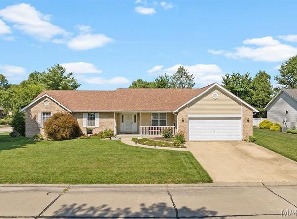 300 Kingsbury Court, Highland, IL 62249