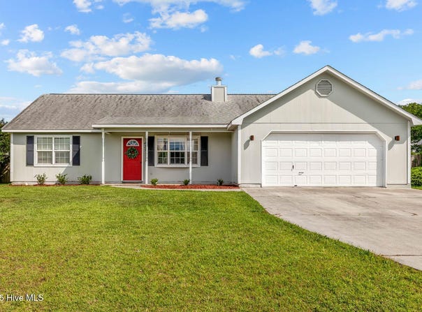 425 Dion Drive, Hubert, NC 28539