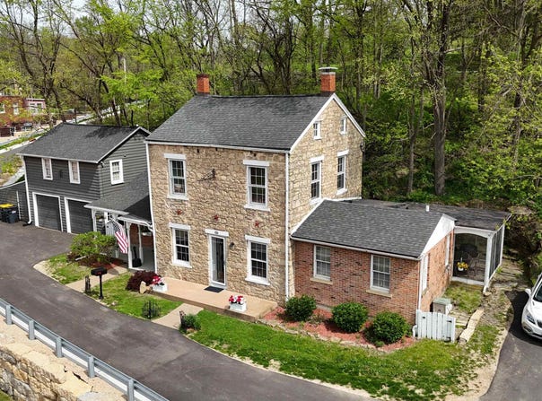 809 Spring (Highway 20), GALENA, IL 61036