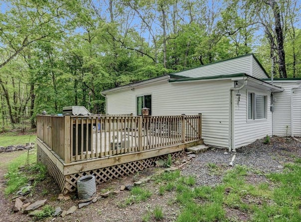 1702 Donalds Road, Effort, PA 18330