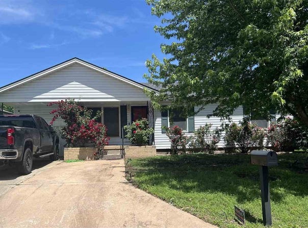 2129 NW Carroll Ave, Lawton, OK 73505