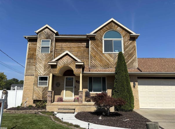 46855 Roselane Dr, Chesterfield Twp, MI 48047