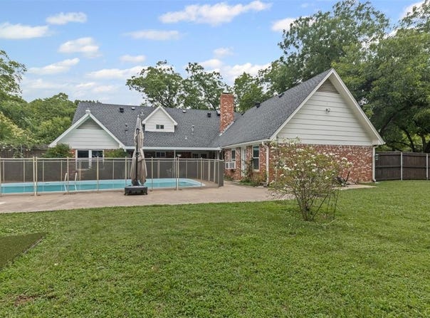 209 Shenandoah Drive, Euless, TX 76039
