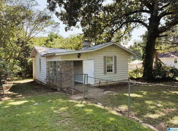 324 RAILROAD AVENUE, ADAMSVILLE, AL 35005