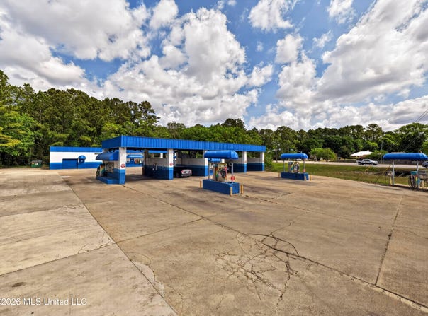 3901 Dolphin Drive, Gautier, MS 39553
