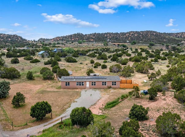 17 Ranchos Canoncito, Santa Fe, NM 87507