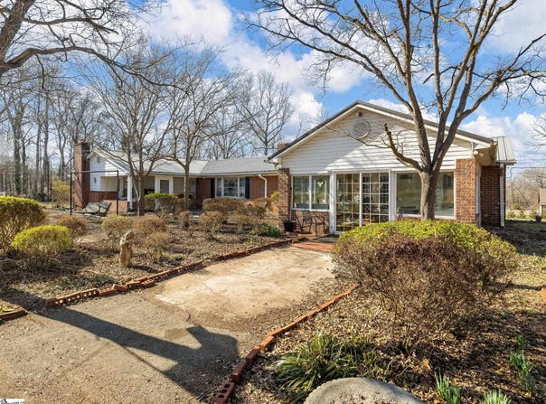 3046 E Main Street Extension, Spartanburg, SC 29307-1225