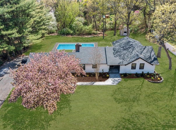 7 Breezy Hill Drive, Northport, NY 11768