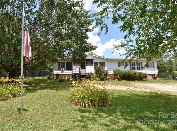 4062 Smokey Creek Road, Lenoir, NC 28645