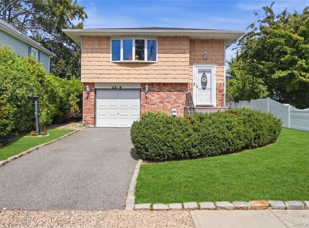 29 Suffolk Road, Massapequa, NY 11758