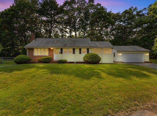 28 Windsor Cir, Brockton, MA 02301
