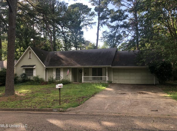 1534 Tracewood Drive, Jackson, MS 39211